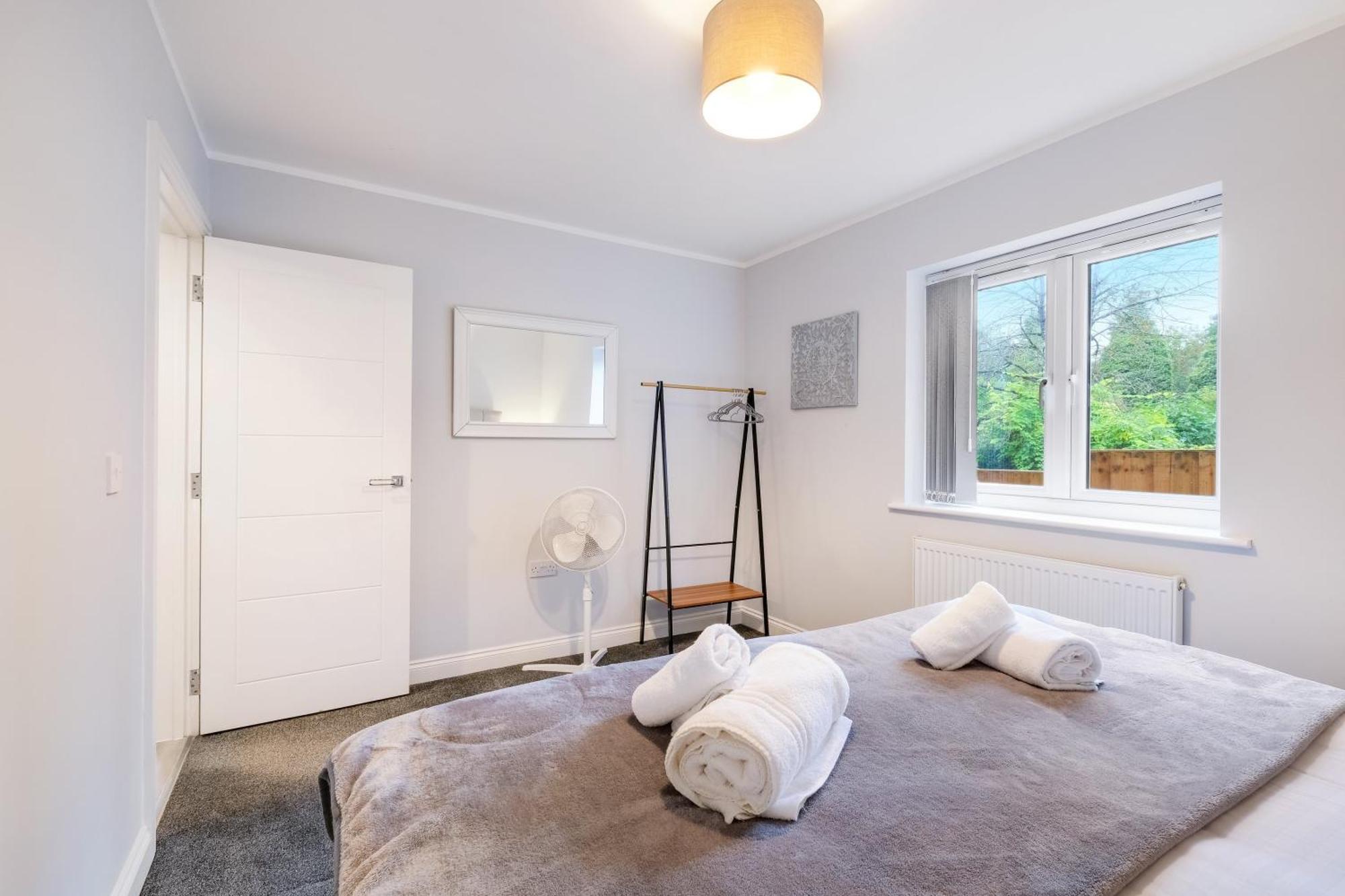 2 Bedroom Penthouse With Parking High Wycombe By 360Stays Ngoại thất bức ảnh