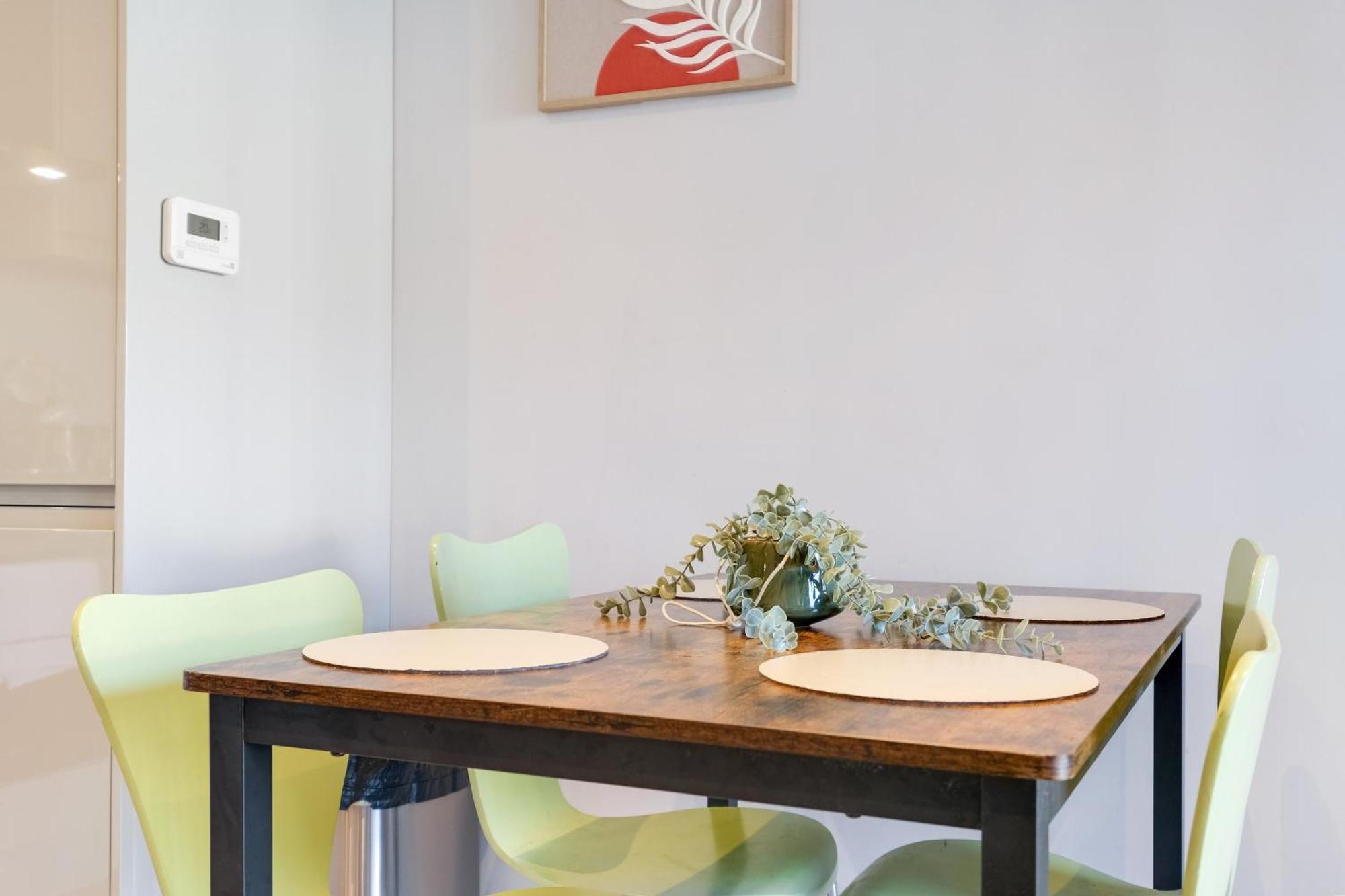 2 Bedroom Penthouse With Parking High Wycombe By 360Stays Ngoại thất bức ảnh