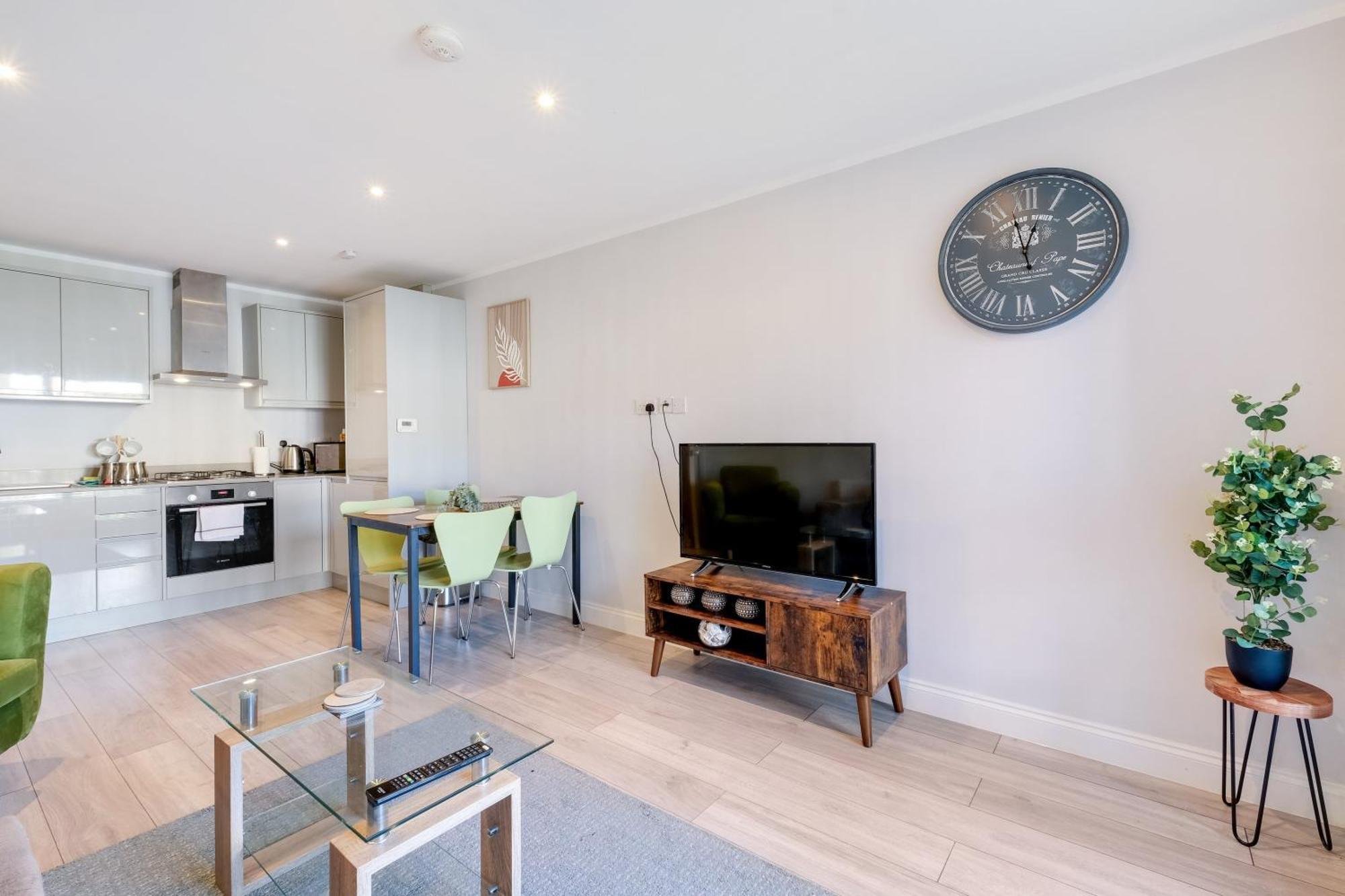 2 Bedroom Penthouse With Parking High Wycombe By 360Stays Ngoại thất bức ảnh