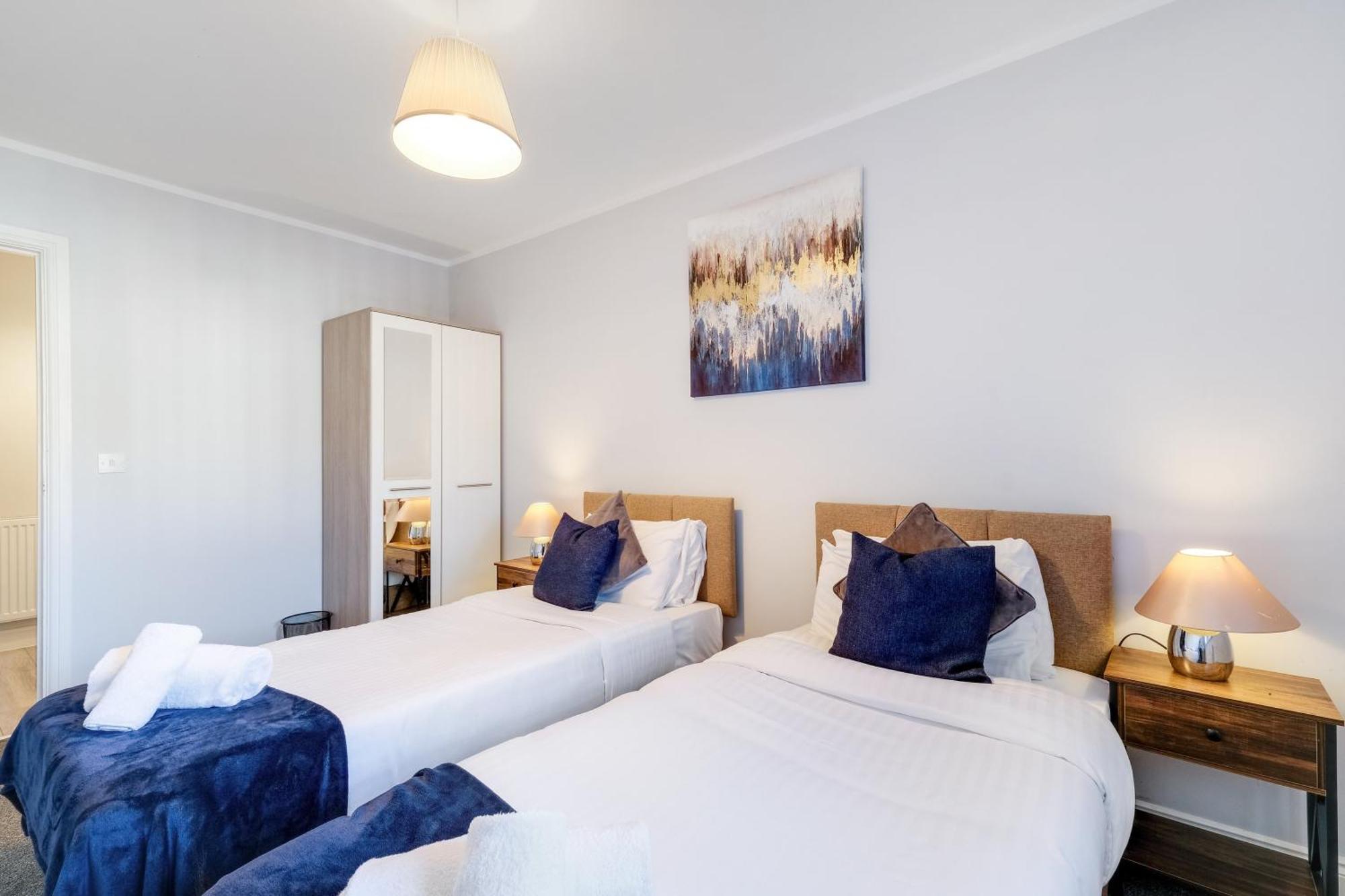 2 Bedroom Penthouse With Parking High Wycombe By 360Stays Ngoại thất bức ảnh