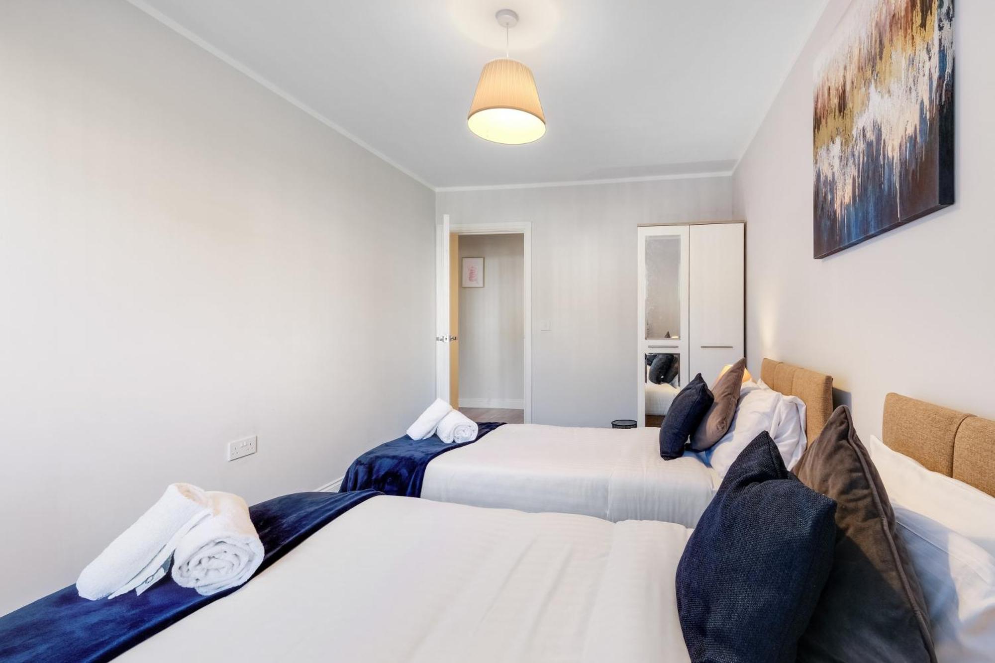 2 Bedroom Penthouse With Parking High Wycombe By 360Stays Ngoại thất bức ảnh