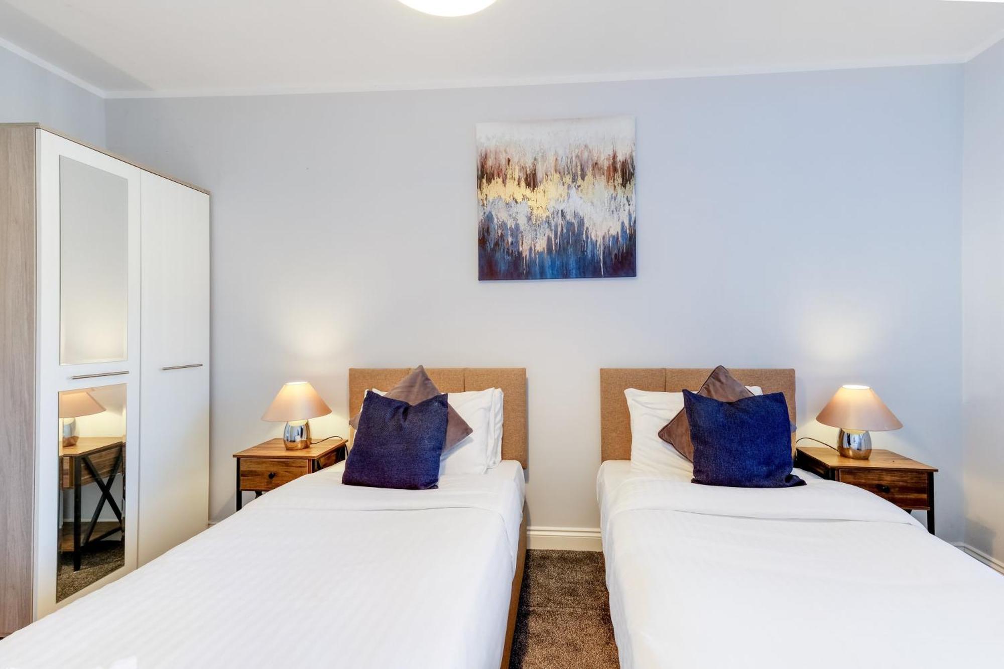 2 Bedroom Penthouse With Parking High Wycombe By 360Stays Ngoại thất bức ảnh
